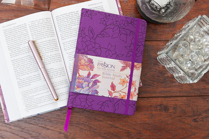 The Passion Translation Bible Study Journal (Peony) - interior image