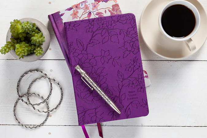The Passion Translation Bible Study Journal (Peony) - interior image