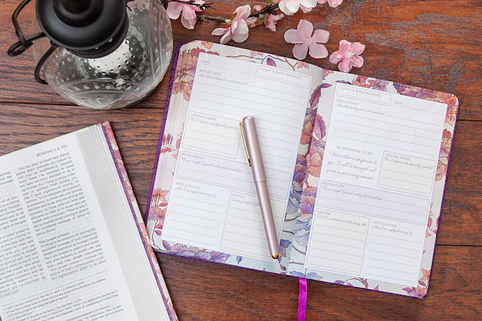 The Passion Translation Bible Study Journal (Peony) - interior image