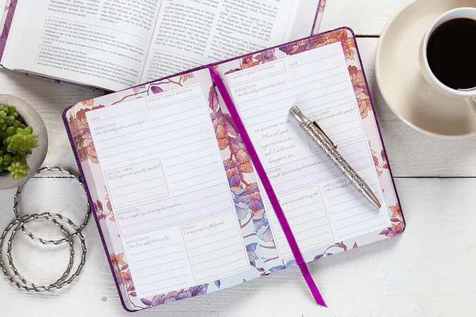 The Passion Translation Bible Study Journal (Peony) - interior image
