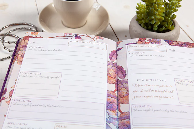 The Passion Translation Bible Study Journal (Peony) - interior image