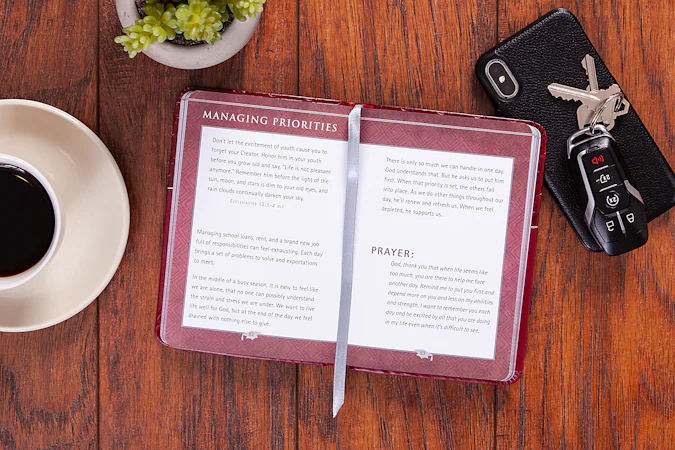 Bible Promises for Graduates (Raspberry) - interior image