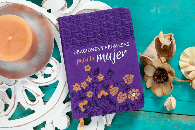 Oraciones y Promesas para la mujer - interior image