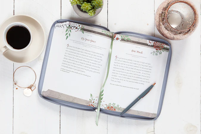 365 Days of Prayer for Women ziparound devotional - interior image
