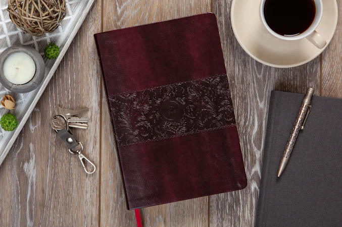 The Passion Translation New Testament (2020 Edition) Large Print Burgundy - interior image