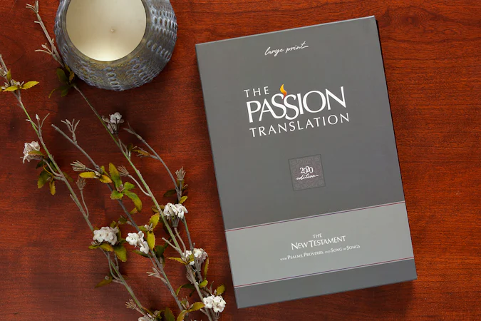 The Passion Translation New Testament (2020 Edition) Large Print Navy - interior image