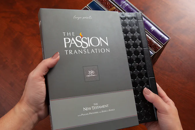 The Passion Translation New Testament (2020 Edition) Large Print Navy - interior image