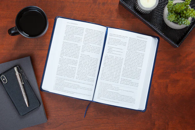 The Passion Translation New Testament (2020 Edition) Large Print Navy - interior image