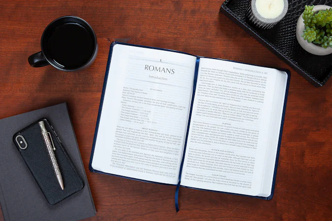 The Passion Translation New Testament (2020 Edition) Large Print Navy - interior image