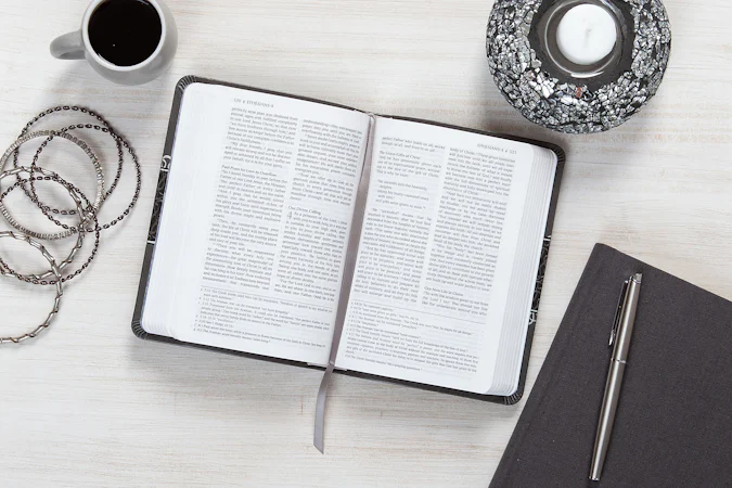 The Passion Translation New Testament (2020 Edition) Compact Charcoal - interior image