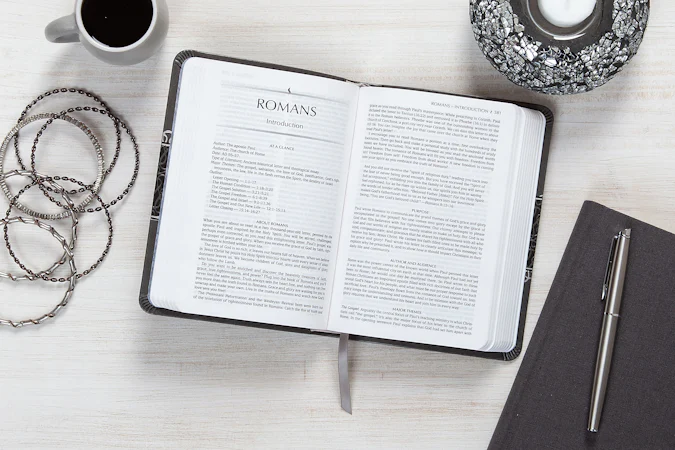 The Passion Translation New Testament (2020 Edition) Compact Charcoal - interior image