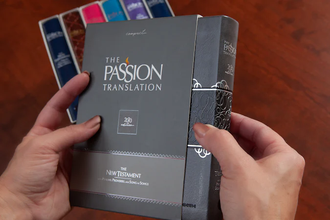 The Passion Translation New Testament (2020 Edition) Compact Navy - interior image