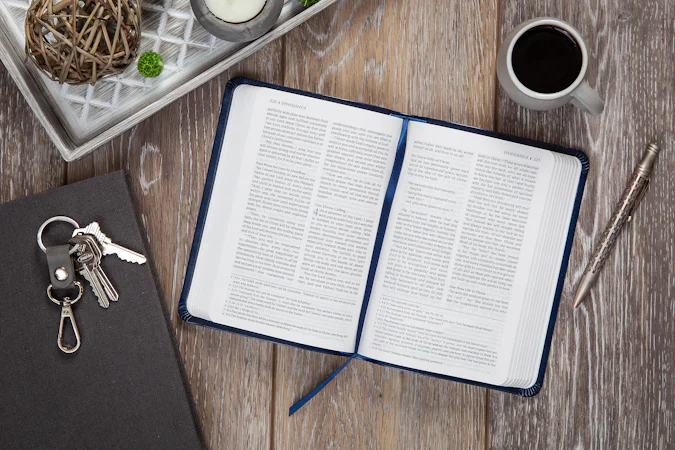 The Passion Translation New Testament (2020 Edition) Compact Navy - interior image