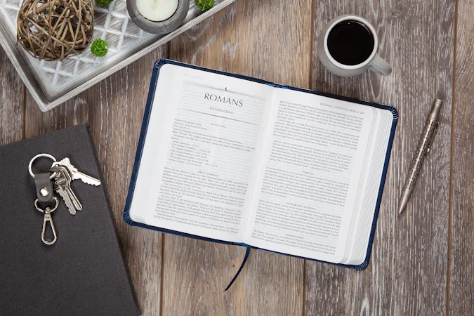 The Passion Translation New Testament (2020 Edition) Compact Navy - interior image