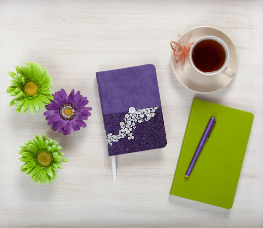 The Passion Translation New Testament (2020 Edition) Compact Violet - interior image