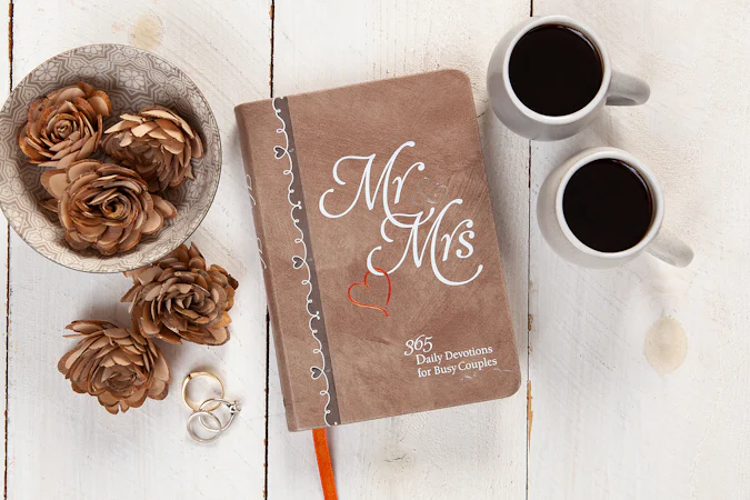 Mr & Mrs - interior image