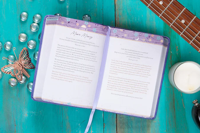 365 Days of Prayer and Praise - interior image