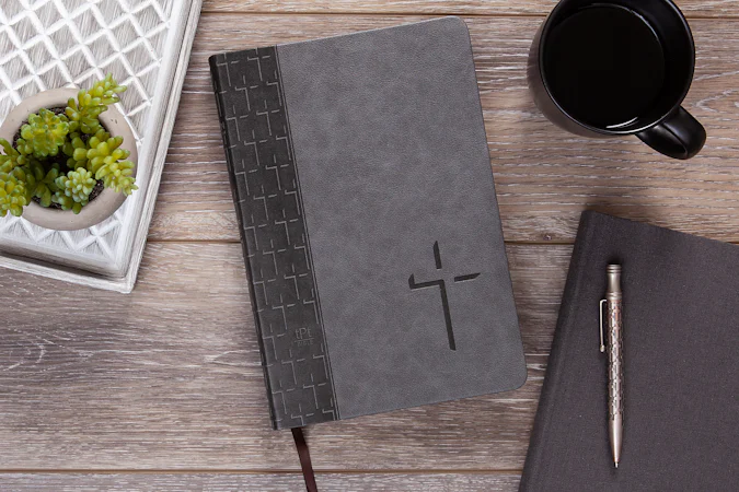 The Passion Translation New Testament (2020 Edition) Large Print Gray - interior image