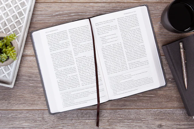 The Passion Translation New Testament (2020 Edition) Large Print Gray - interior image