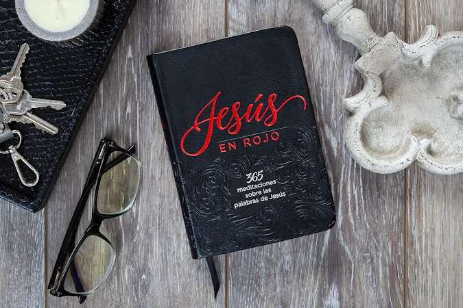 Jesús en rojo - interior image