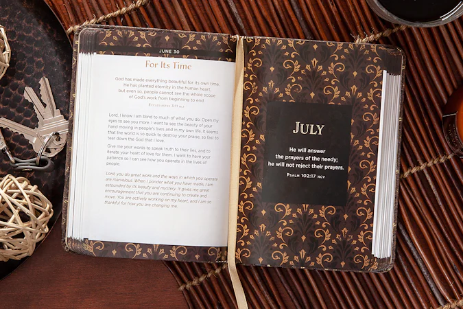 365 Daily Prayers and Declarations for Men - interior image