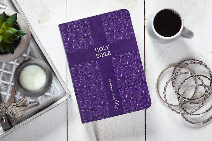 KJV Holy Bible Compact Amethyst - interior image