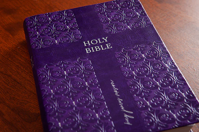 KJV Holy Bible Compact Amethyst - interior image