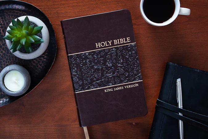 KJV Holy Bible Personal Mulberry - interior image