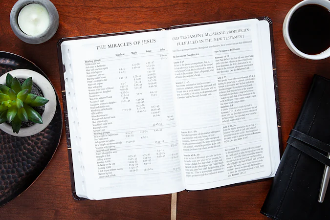 KJV Holy Bible Personal Mulberry - interior image