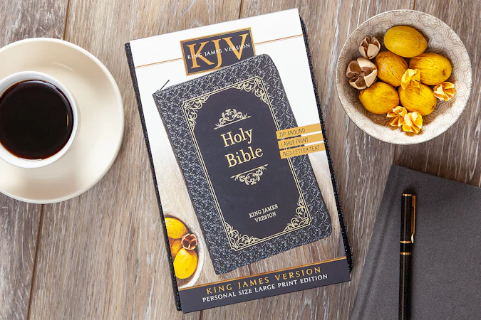KJV Holy Bible Zip Midnight - interior image