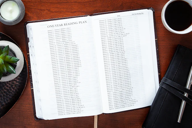 KJV Holy Bible Zip Midnight - interior image