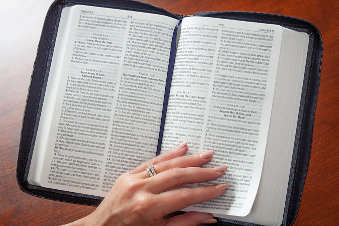 KJV Holy Bible Zip Turquoise - interior image