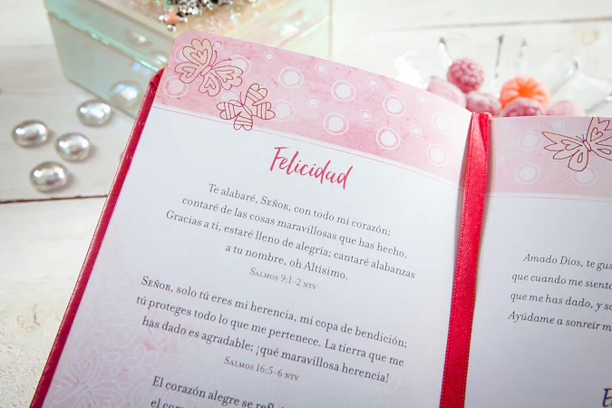 Oraciones y promesas para las niñas - interior image