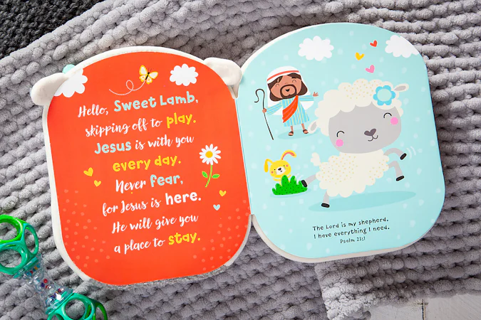 Squish and Snugg – Sweet Lamb - interior image