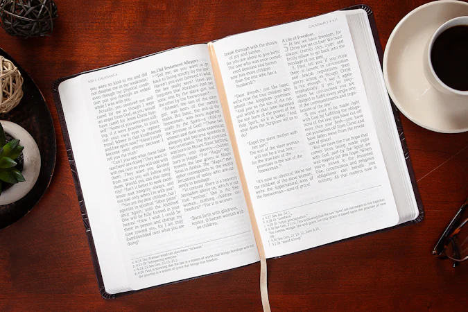 The Passion Translation New Testament (2020 edition) Giant Print Indigo - interior image