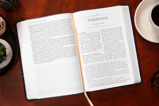The Passion Translation New Testament (2020 edition) Giant Print Plum - interior image