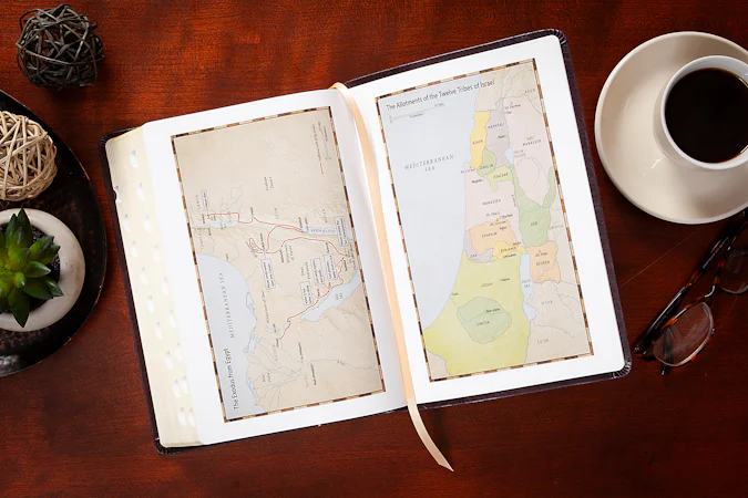 KJV Holy Bible Giant Print Blush - interior image