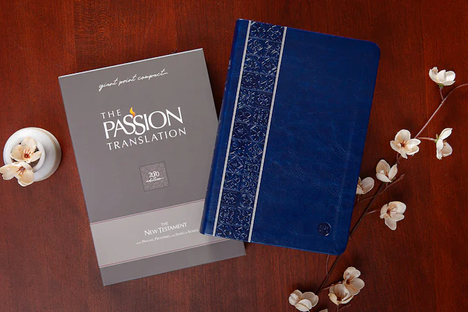 The Passion Translation New Testament (2020 edition) Giant Print Compact Navy - interior image