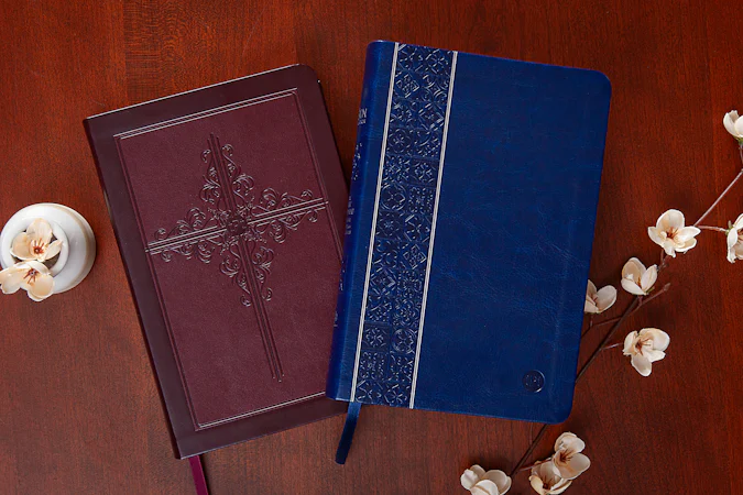 The Passion Translation New Testament (2020 edition) Giant Print Compact Navy - interior image