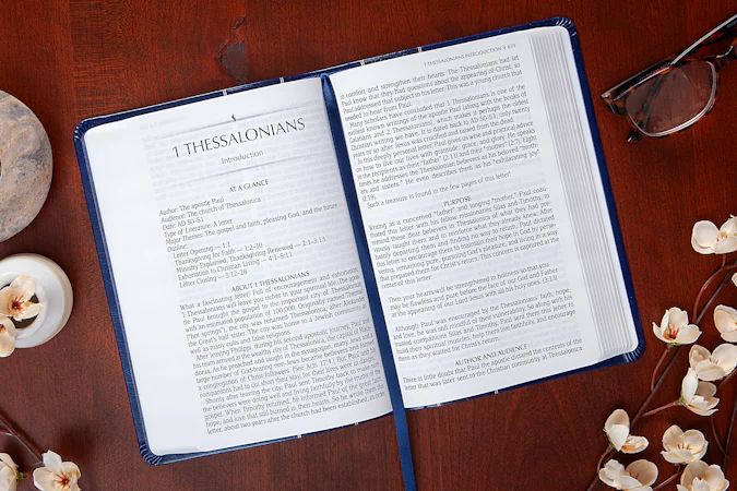 The Passion Translation New Testament (2020 edition) Giant Print Compact Navy - interior image
