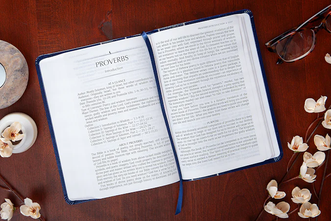 The Passion Translation New Testament (2020 edition) Giant Print Compact Navy - interior image
