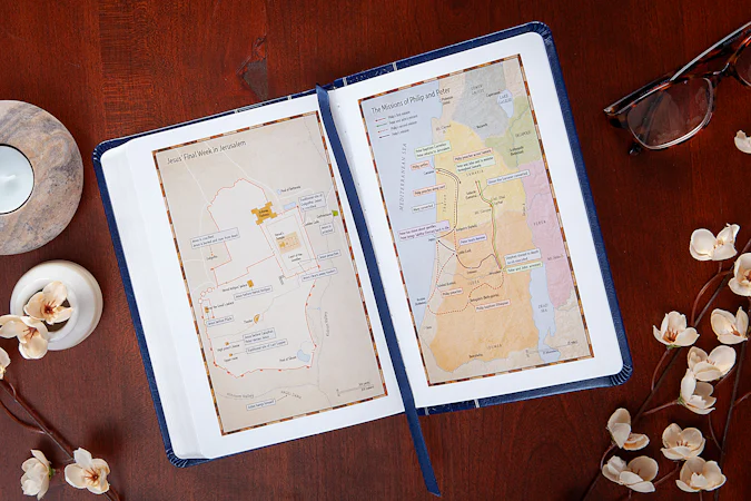 The Passion Translation New Testament (2020 edition) Giant Print Compact Navy - interior image
