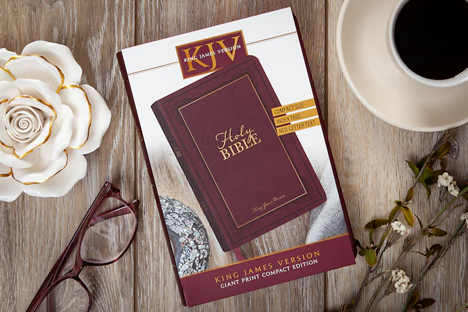 KJV Holy Bible Giant Print Compact Garnet - interior image