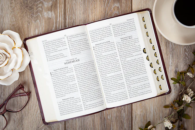 KJV Holy Bible Giant Print Compact Garnet - interior image