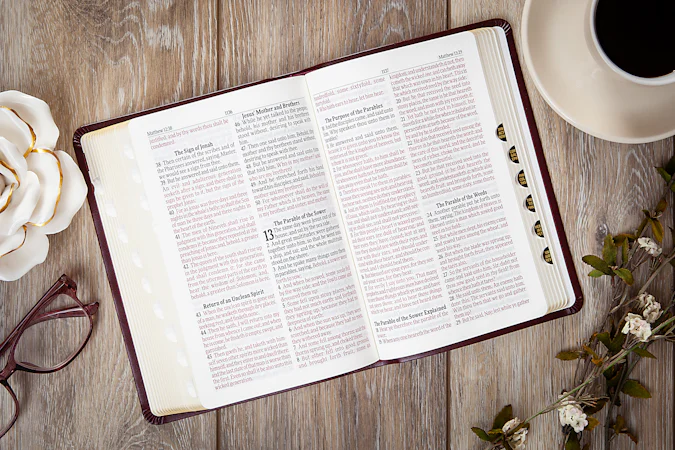 KJV Holy Bible Giant Print Compact Garnet - interior image