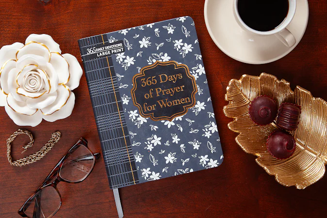 365 Days of Prayer for Women (Large Print) - interior image