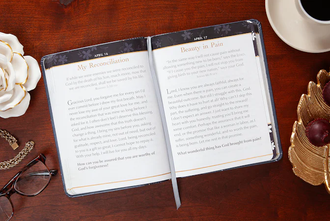 365 Days of Prayer for Women (Large Print) - interior image